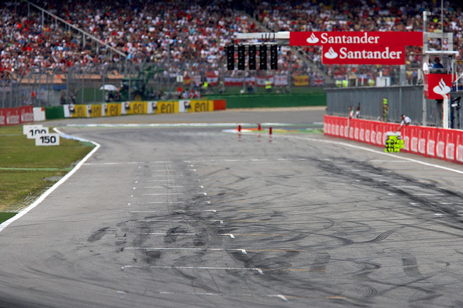 Black rubber on the empty grid