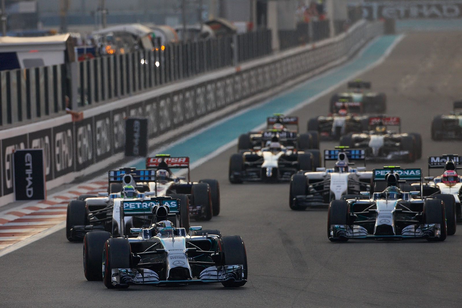 Lewis Hamilton, Mercedes, in the lead, Abu Dhabi Grand Prix, 2014