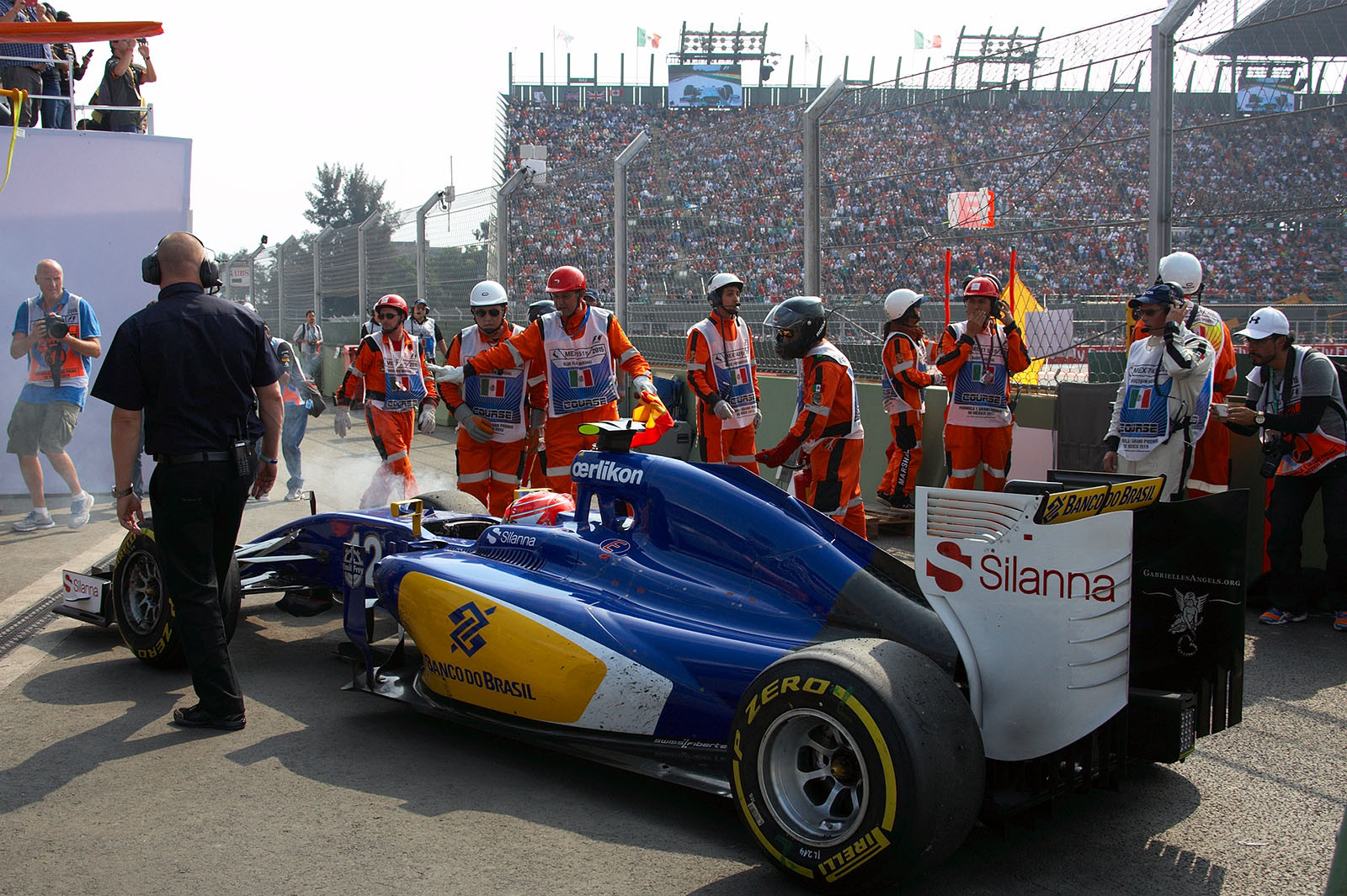 Felipe Nasr, Sauber-Ferrari, out of the race, Mexican Grand Prix, 2015