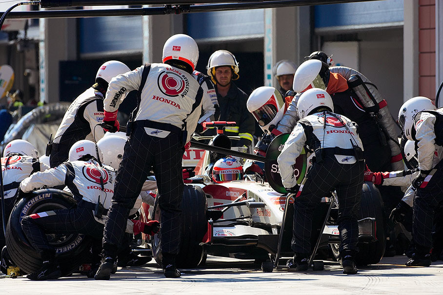 Rubens Barrichello pitting
