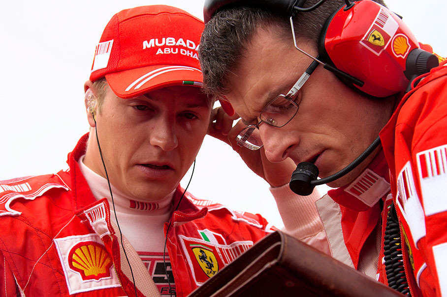 Kimi Raikkonen talks on the grid with his Ferrari race engineer Chris Dyer