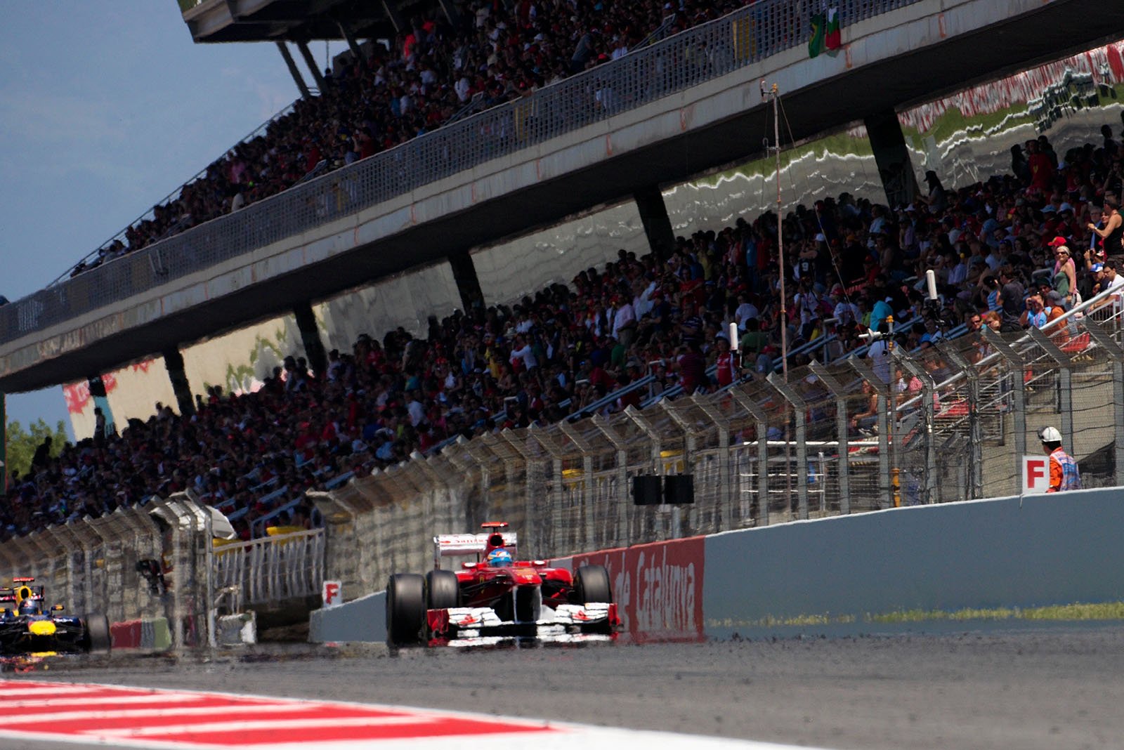 Fernando Alonso passing the main grandstand.
