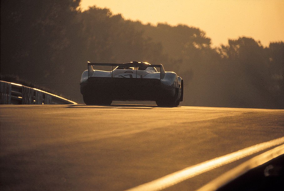Derek Bell (GB) / Jo Siffert (CH) on Porsche 917L #045, entered by J. W. Automotive Engineering, 24h Le Mans 1971