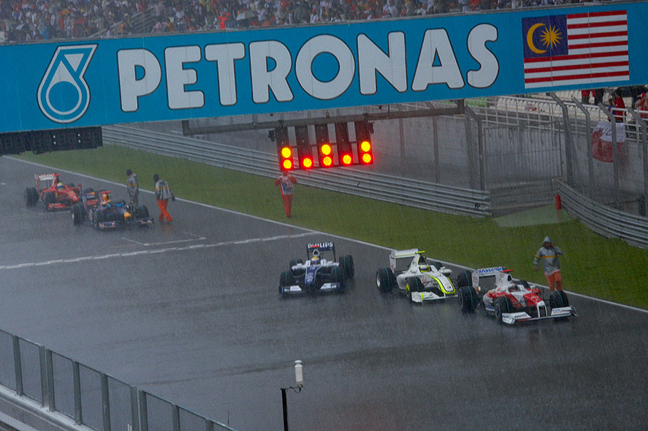 Race stopped in lap 32