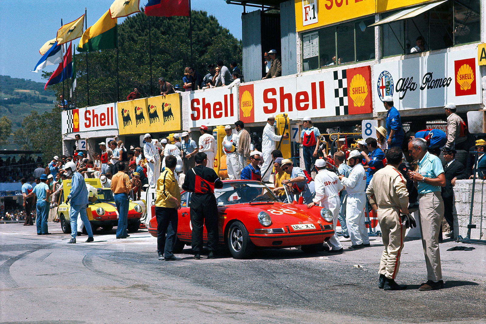Eberhard Sindel (D) and Dieter Benz (D) in pits with the Porsche 911 S entered by Rallye Gemeinschaft Ulm