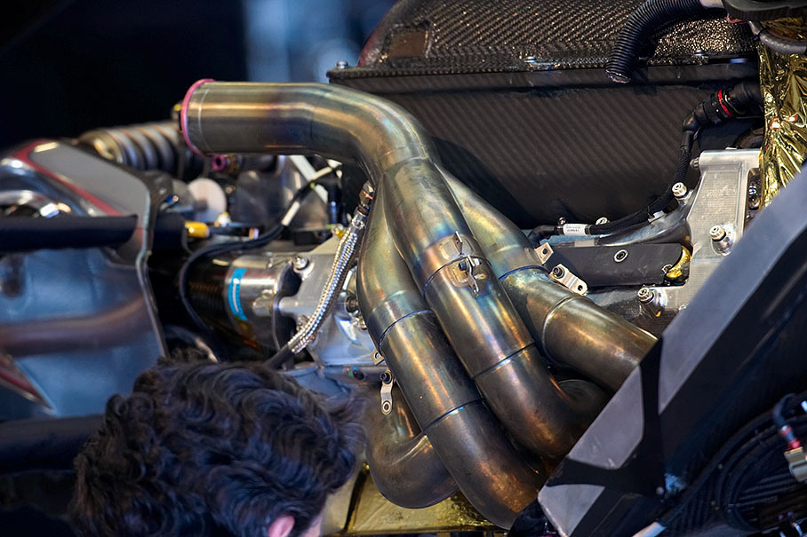 Mercedes engine with exhaust attached
