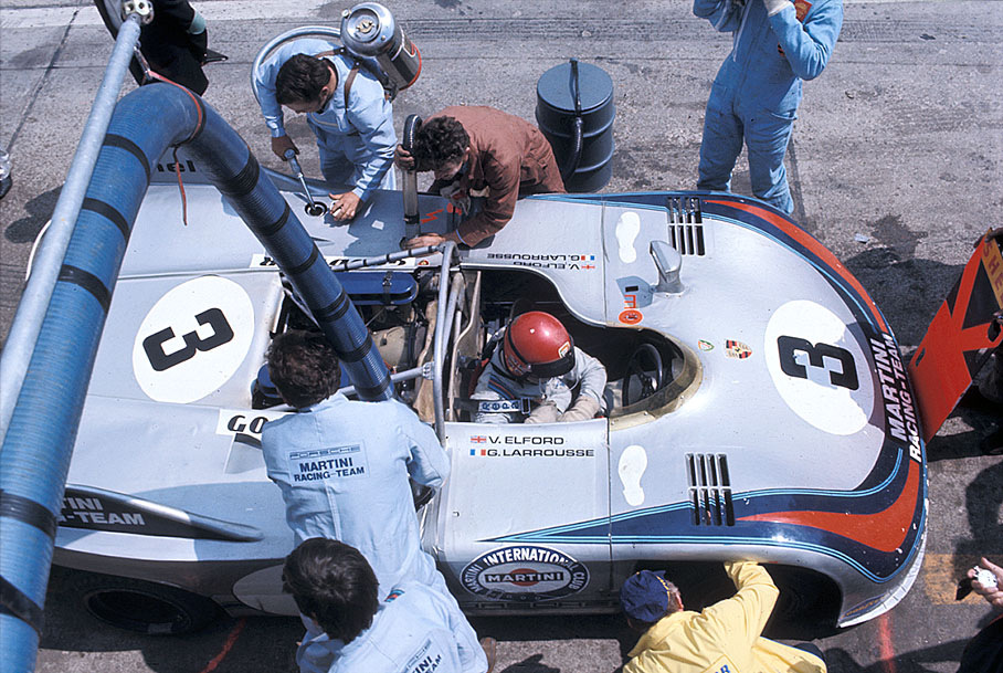 Vic Elford (GB) in pits with the Porsche 908/03 008