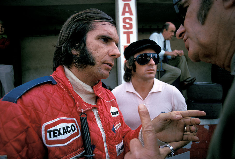 Later second placed Emerson Fittipaldi at McLaren pits, Jackie Stewart listens, Italian GP Monza 1974