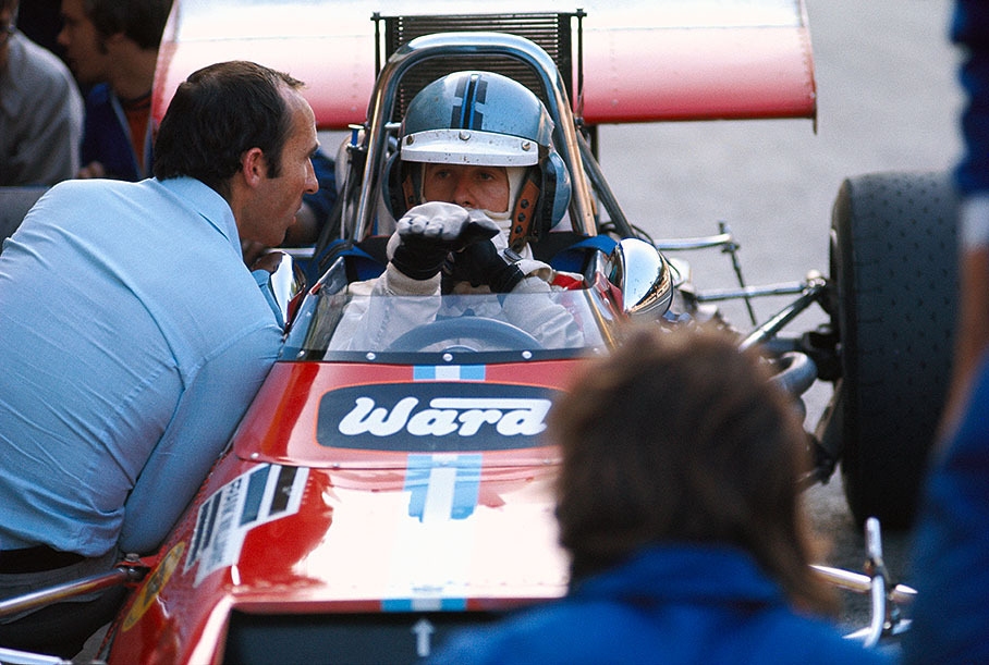 Piers Courage in a De Tomaso Ford-Cosworth 505, with teamboss Frank Williams