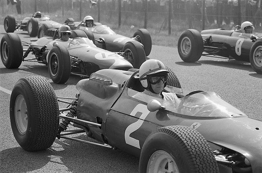 Surtees on the grid just before start. Behind him Brabham (14), Bandini (4) and Ginther (8).