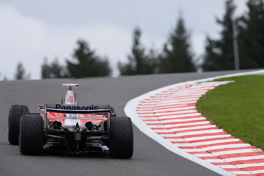 Jarno Trulli, Panasonic Toyota, climbs Raidillon out of Eau Rouge on intermediate tyres