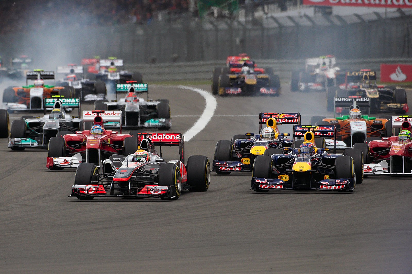 Vettel brakes hard behind team mate Webber into turn one after the start, losing positions to Alonso