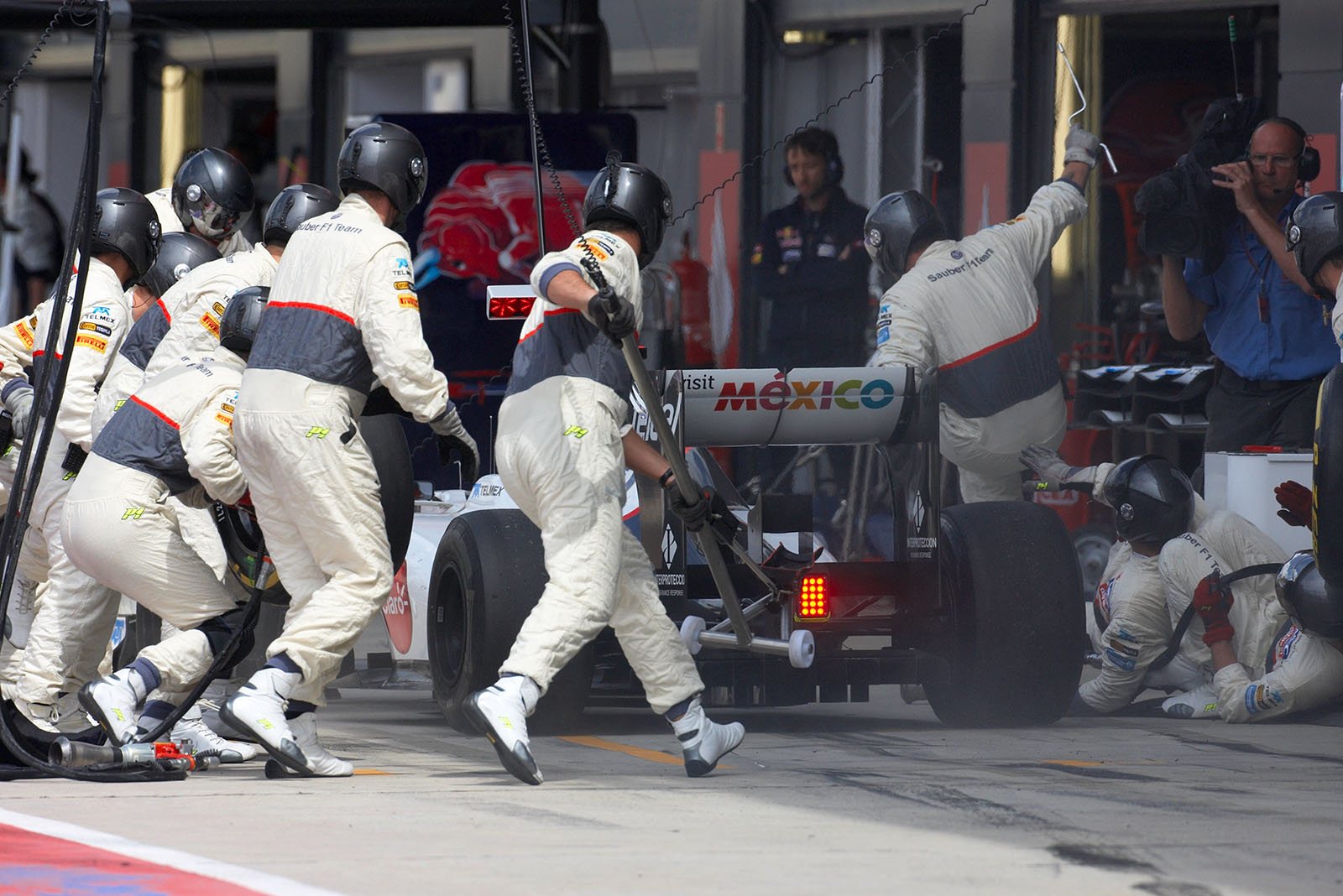 Kamui Kobayashi comes to Sauber pits besides the racing line and hits the mechanics on his right side