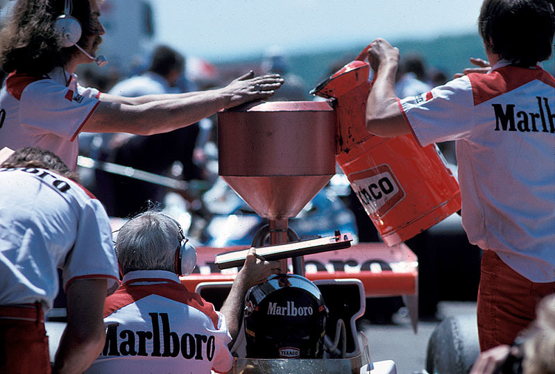 James Hunt's McLaren-Cosworth gets refueled, French GP Dijon-Prenois 1977