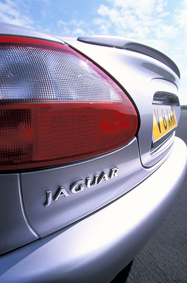 Jaguar XKR, 2001