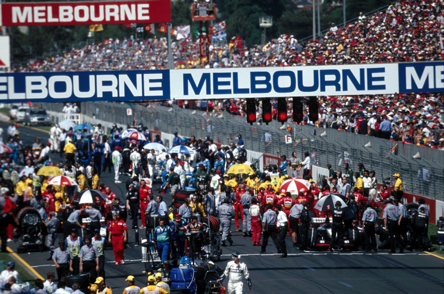 Busy grid in Melbourne 2000, both McLarens in front row