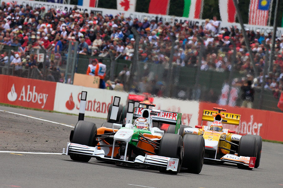 Adrian Sutil, Force India, in front of Alonso's Renault and Hamilton