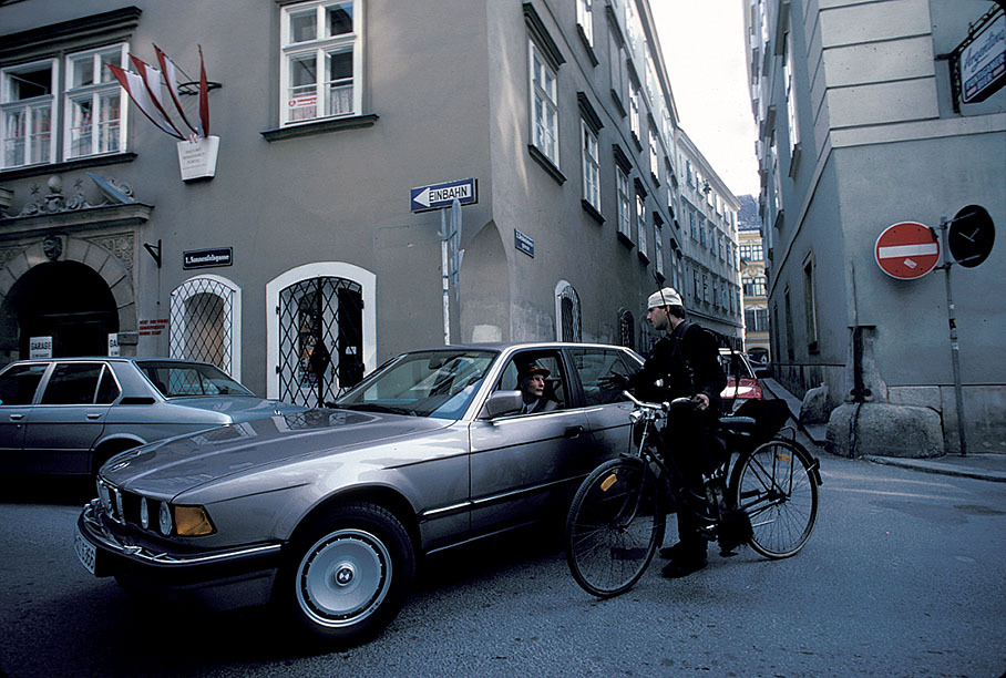 BMW 750iL (E32), 1987, driven by Niki Lauda