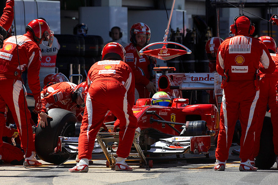 Felipe Massa exchanges abrased tyres at Ferrari pits