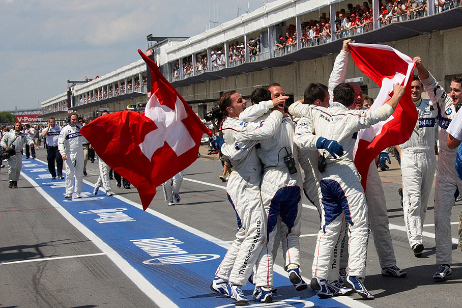 BMW Sauber mechanics celebrate with Swiss flags