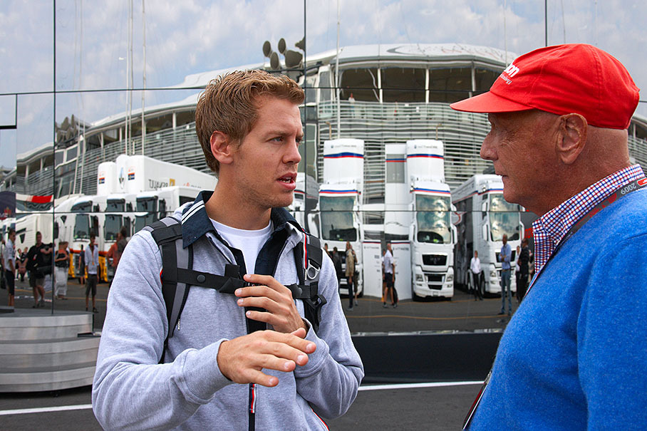 The ambitioned Red Bull rider Sebastian Vettel talks with Formula 1 legend Niki Lauda