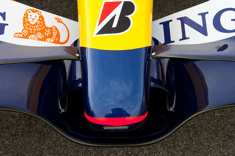 Renault nose cone tip with attached wings