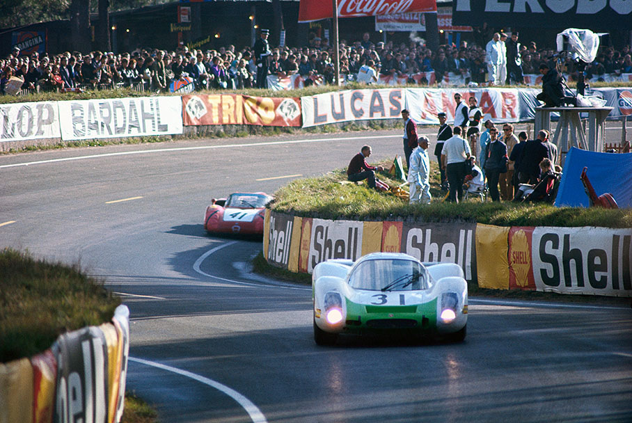 Porsche 908 015 #31 driven by Jo Siffert (CH) and Hans Herrmann (D) retires with gearbox failure