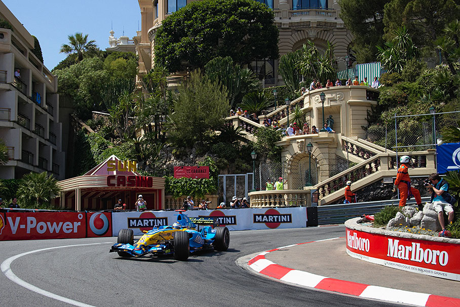 Fernando Alonso taking the Loews hairpin