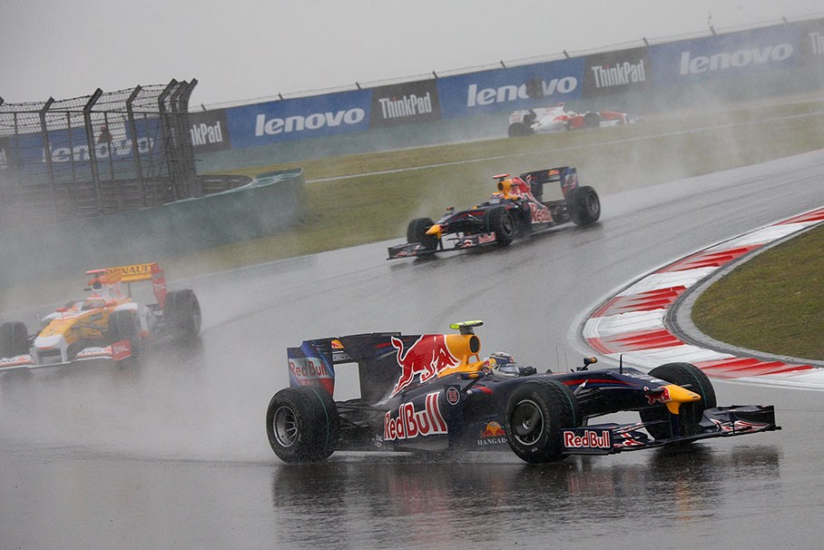 Starting behind the Safety Car from pole position Sebastian Vettel, then Alonso and Webber, all three Renault-powered