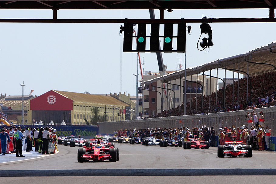 Cars leave grid for formation lap