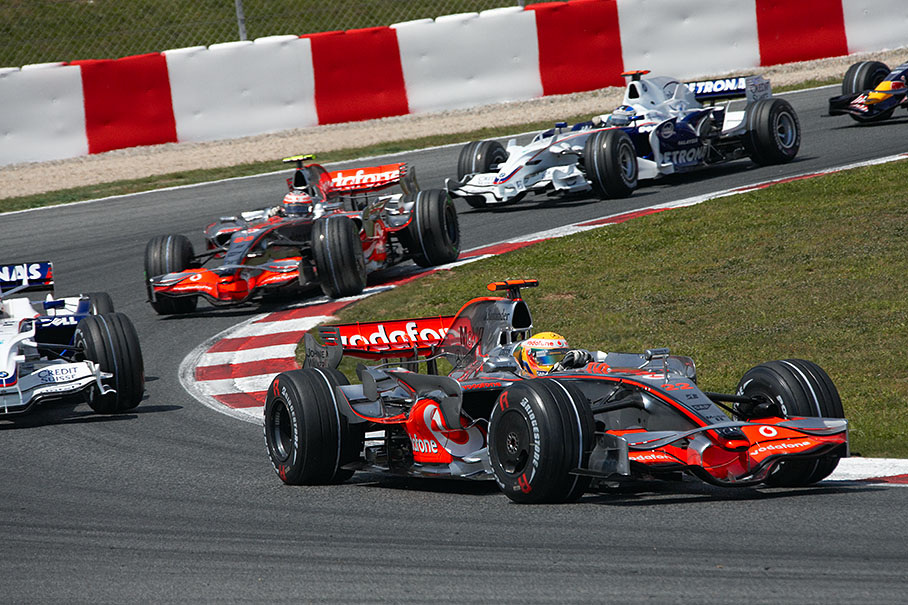 Lewis Hamilton during the first yellow flag phase in lap 2