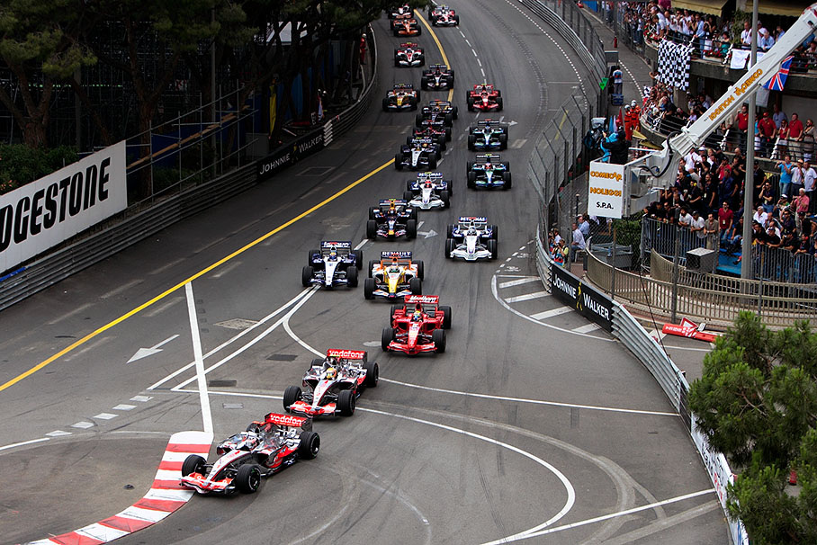 Start field from above at Ste. Devote, Alonso in the lead