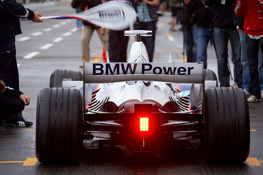 Nick Heidfeld prepares to lay some rubber on his pit place