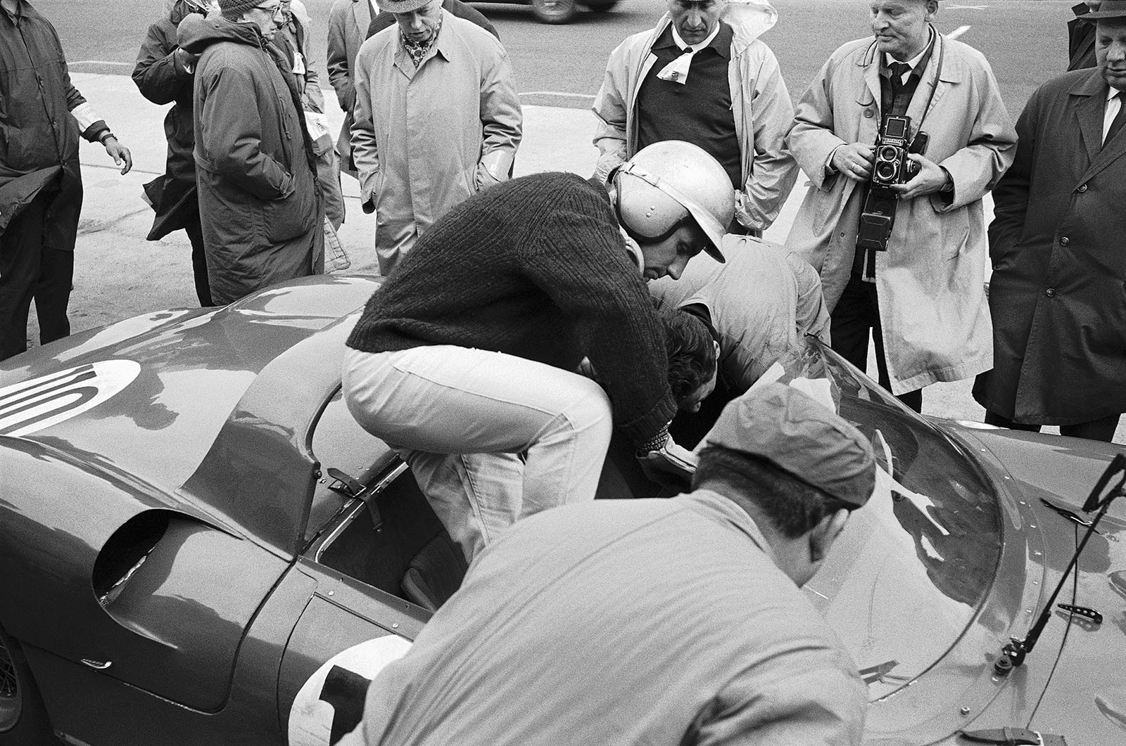 Willy Mairesse (B) jumps into the cockpit of his winning Ferrari 250 P #0812
