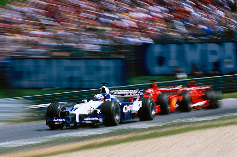 Montoya in the lead, zoom