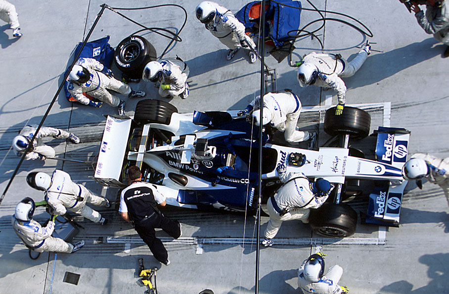 Ralf Schumachers car receiving service but Ralf will not rejoin the race