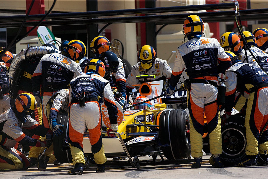 Pit stop of Nelson Piquet jr., Renault F1