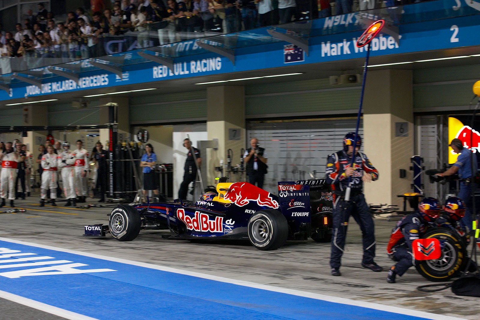 Mark Webber ends his last stop at Red Bull Racing pits with one lap to go