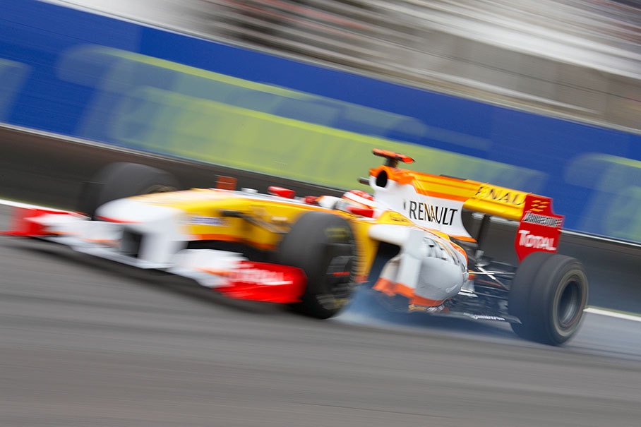 Renault's Fernando Alonso brakes into first corner