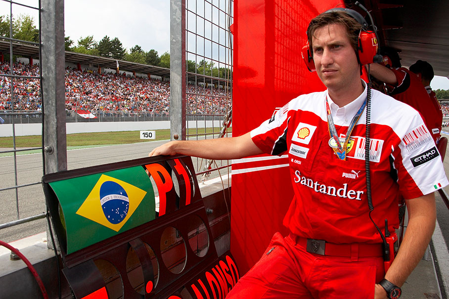 Massa's physio still signals position 1 from Ferrari's signaling area