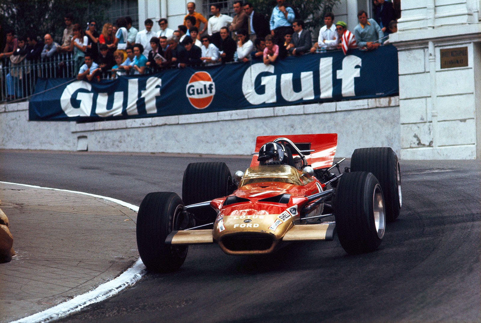 Race winner Graham Hill, Lotus-Cosworth 49B