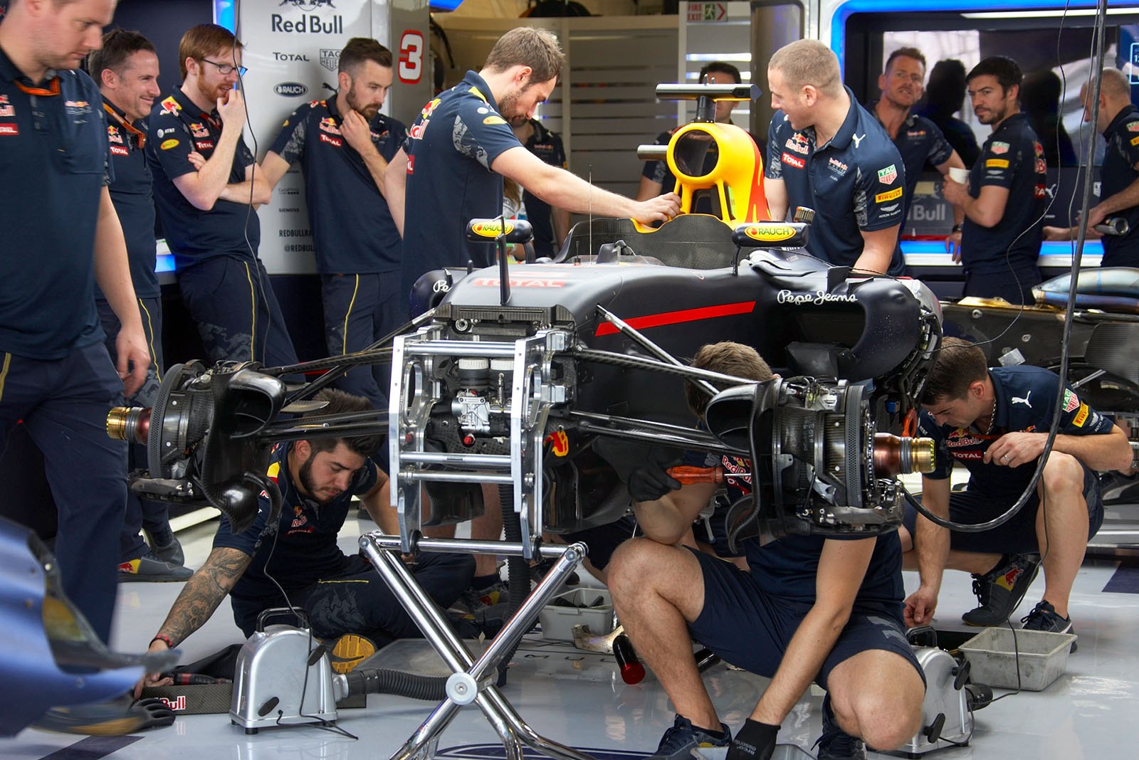 Ricciardo's Red Bull, Abu Dhabi Grand Prix, 2016