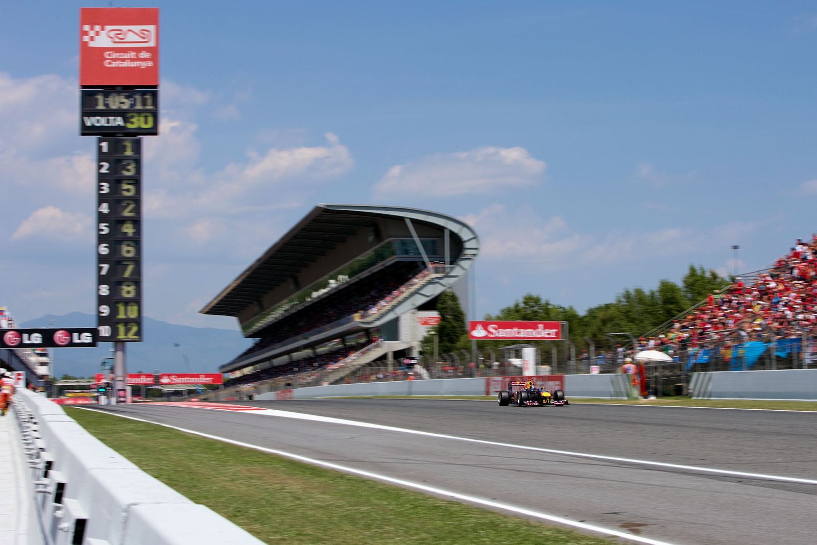 Sebastian Vettel, Red Bull-Renault passing the start/finish straight.