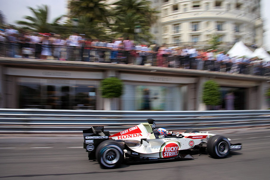 Jenson Button passing Massanet and the backside terrace of HÙtel de Paris