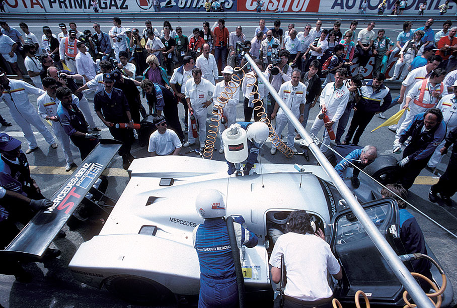 Pit stop and driver exchange at the Sauber pits, the Mercedes C9 #62 driven by Jean-Louis Schlesser, Jean-Pierre Jabouille and Alain Cudini