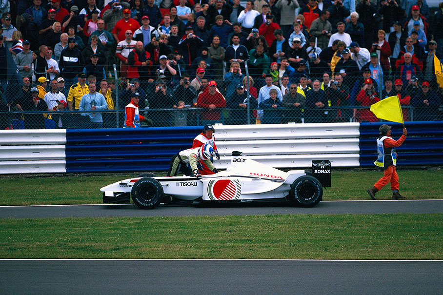 Olivier Panis has to leave his BAR-Honda car during practice