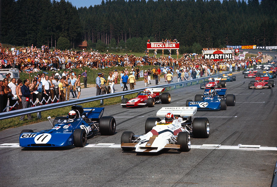 Jo Siffert in the BRM (No. 14), pole position, took the lead at the start. Beside him Jackie Stewart in the Tyrrell Ford-Cosworth. Behind them Francois Cevert in the 2nd Tyrrell and Clay Regazzoni in the Ferrari.