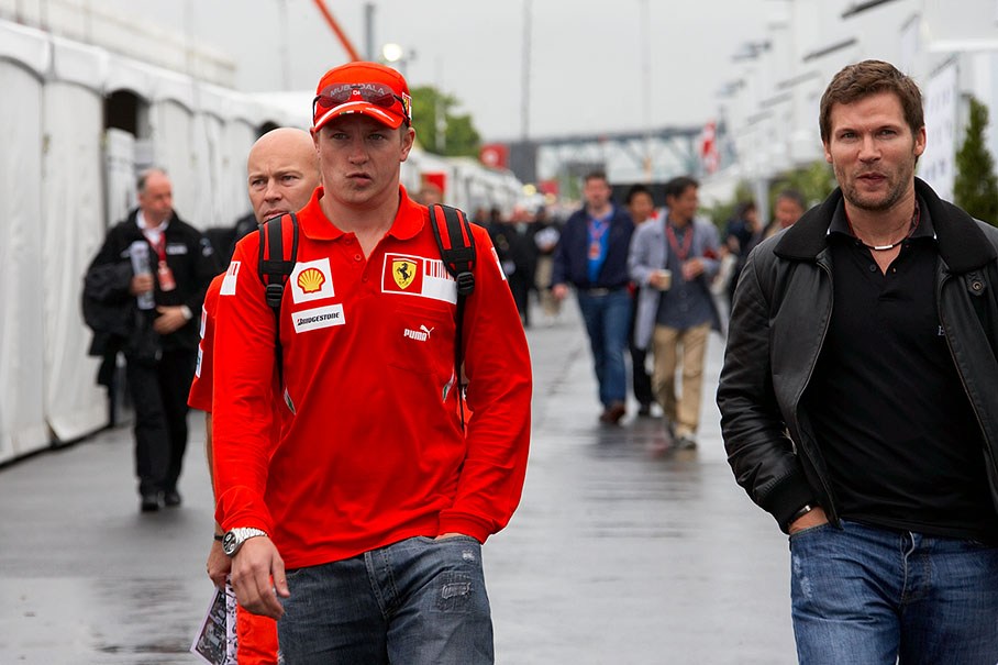 Kimi Raikkonen and manager Steve Robertson both seem to like lemons ;)