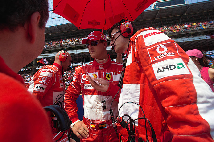 Michael Schumacher in discussion with his chief engineer Chris Dyer