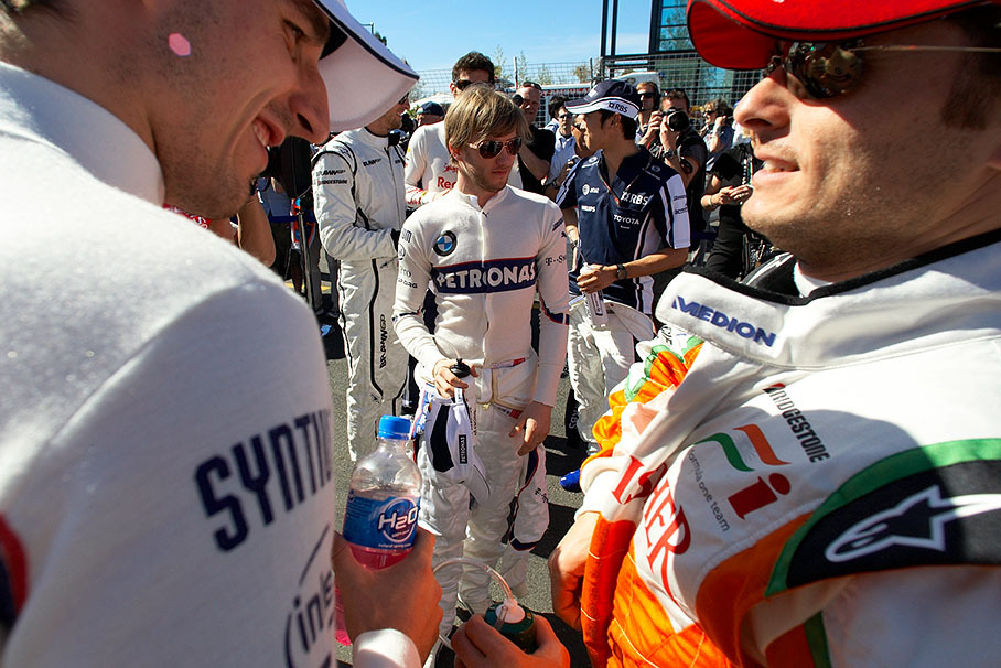 Nick Heidfeld waits with Kubica and Fisichella and three further drivers for their photo call